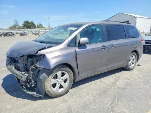 Toyota Sienna 3.5L 6 2011