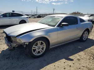 Ford Mustang 3.7L 6 2014