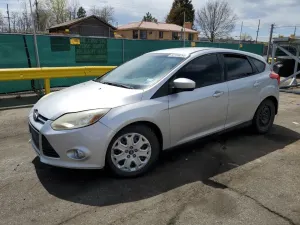 Ford Focus SE 2.0L 4 2012