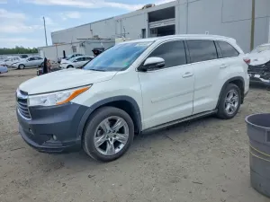 Toyota Highlander 3.5L 6 2015