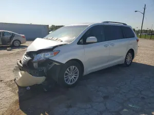 Toyota Sienna 3.5L 6 2015
