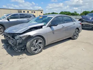 Hyundai Elantra 2.0L 4 2025