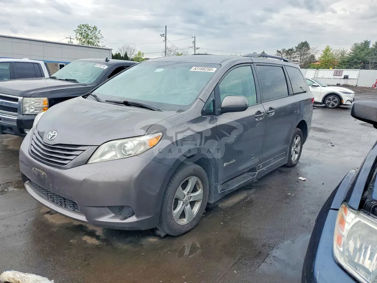 Toyota Sienna 3.5L 6 2016