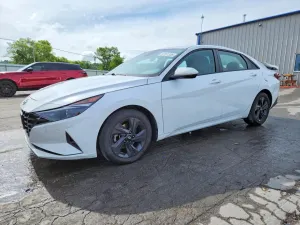 Hyundai Elantra 2.0L 4 2023