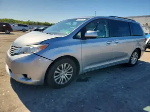 Toyota Sienna 3.5L 6 2015