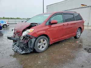 Toyota Sienna 3.5L 6 2016