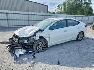 Hyundai Elantra 2.0L 4 2020