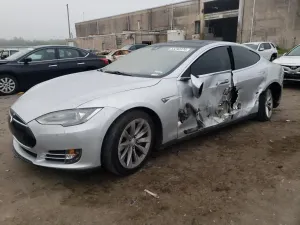 Tesla Model S 2015