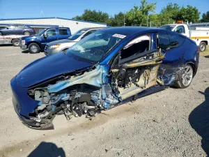 Tesla Model Y 2024