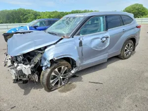 Toyota Highlander 3.5L 6 2021