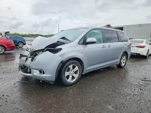 Toyota Sienna 3.5L 6 2013