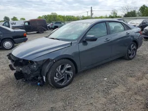 Hyundai Elantra 2.0L 4 2025