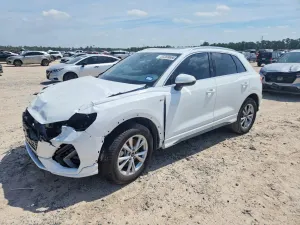 Audi Q3 2.0L 4 2025