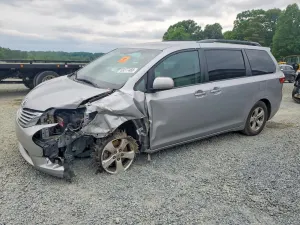 Toyota Sienna 3.5L 6 2017