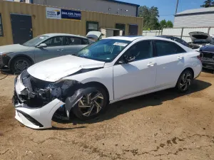 Hyundai Elantra 2.0L 4 2024