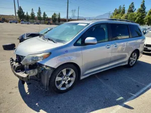 Toyota Sienna 3.5L 6 2014