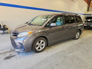 Toyota Sienna 3.5L 6 2020