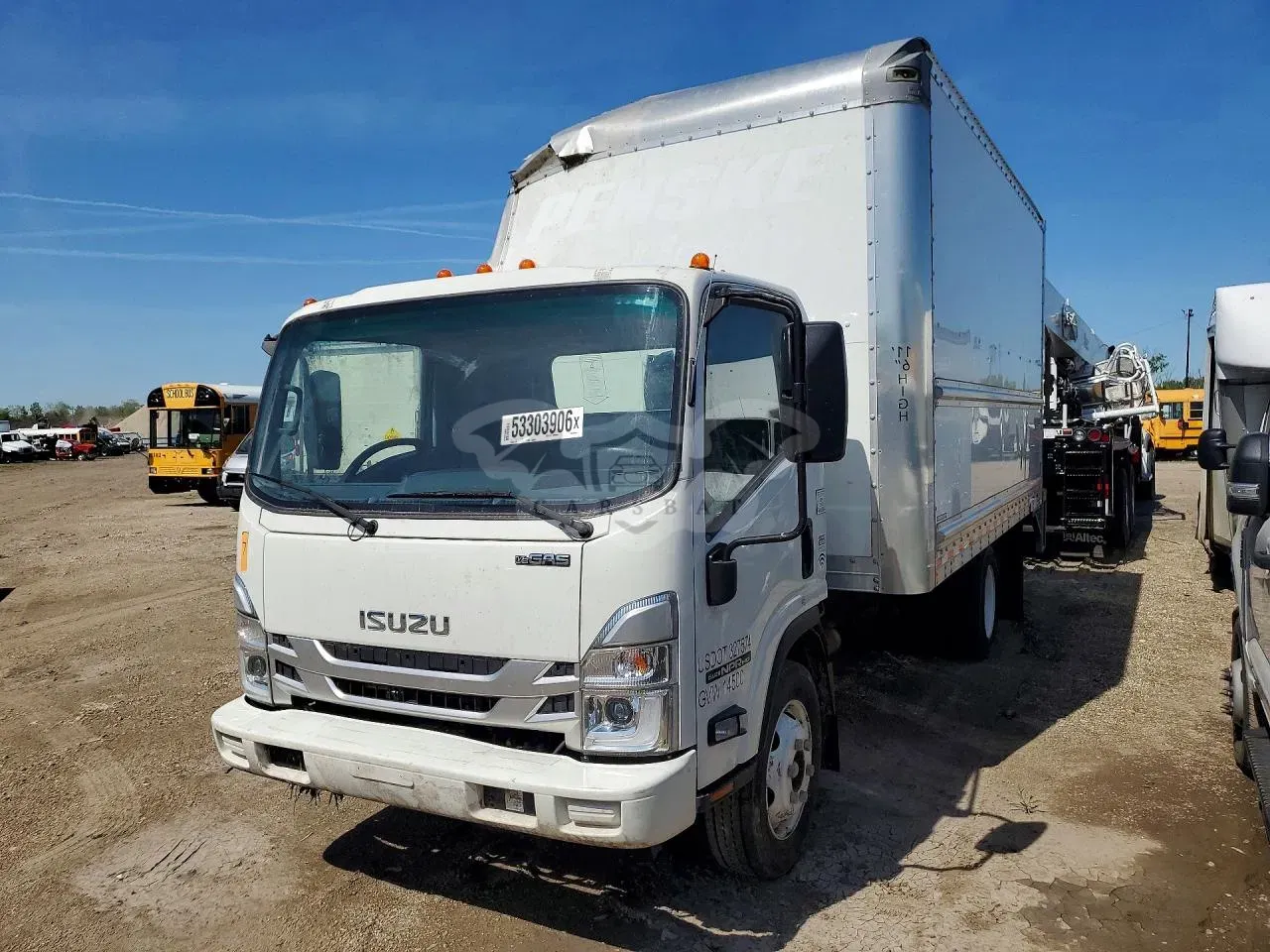 Isuzu NPR 6.6L 8 2023