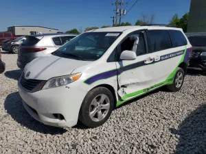 Toyota Sienna 3.5L 6 2015