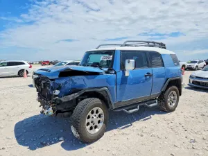 Toyota FJ Cruiser 4.0L 6 2012