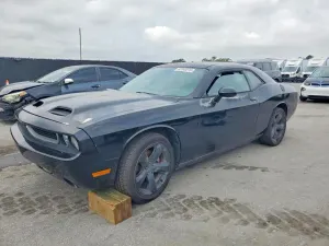 Dodge Challenger 5.7L 8 2013