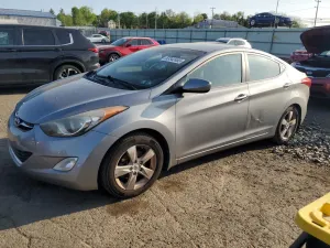 Hyundai Elantra GLS 1.8L 4 2013