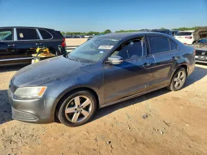 Volkswagen Jetta 2.0L 4 2012