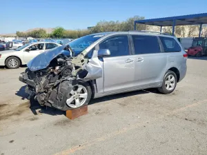 Toyota Sienna 3.5L 6 2011