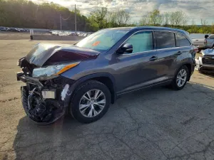 Toyota Highlander 3.5L 6 2015