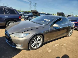 Tesla Model S 2015