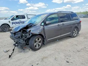 Toyota Sienna 3.5L 6 2017