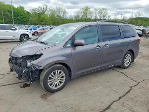 Toyota Sienna 3.5L 6 2016