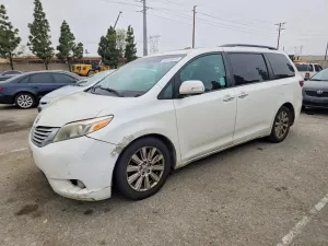 Toyota Sienna 3.5L 6 2017