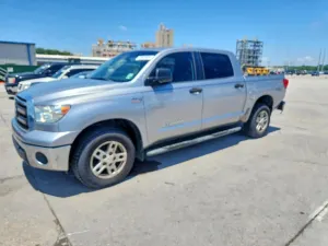 Toyota Tundra 5.7L 8 2013