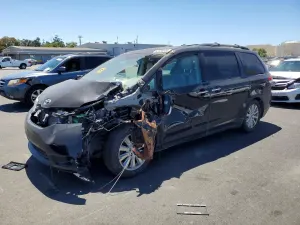 Toyota Sienna 3.5L 6 2014