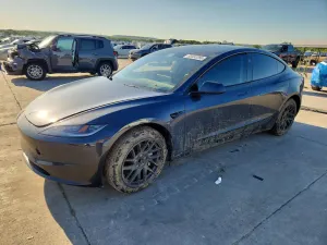 Tesla Model 3 2024