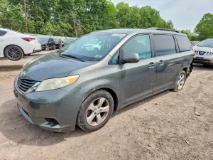 Toyota Sienna 3.5L 6 2011