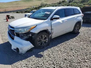 Toyota Highlander 3.5L 6 2015