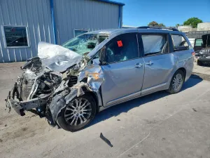 Toyota Sienna 3.5L 6 2013