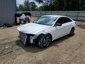 Hyundai Elantra 2.0L 4 2025