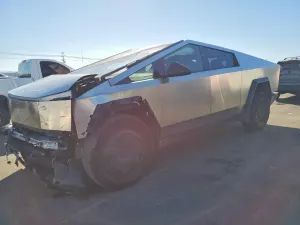 Tesla Cybertruck 2025