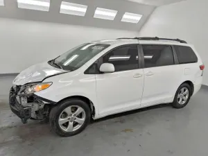 Toyota Sienna 3.5L 6 2015