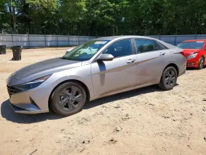Hyundai Elantra 2.0L 4 2022