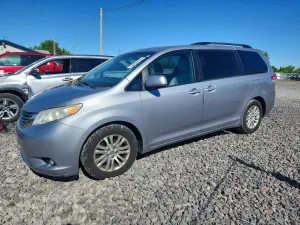 Toyota Sienna 3.5L 6 2011