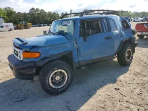 Toyota FJ Cruiser 4.0L 6 2014