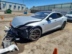 Tesla Model S 2015