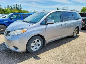 Toyota Sienna 3.5L 6 2013