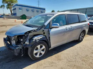 Toyota Sienna 3.5L 6 2015