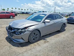Hyundai Elantra 2.0L 4 2022