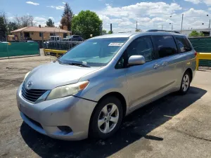Toyota Sienna 3.5L 6 2013